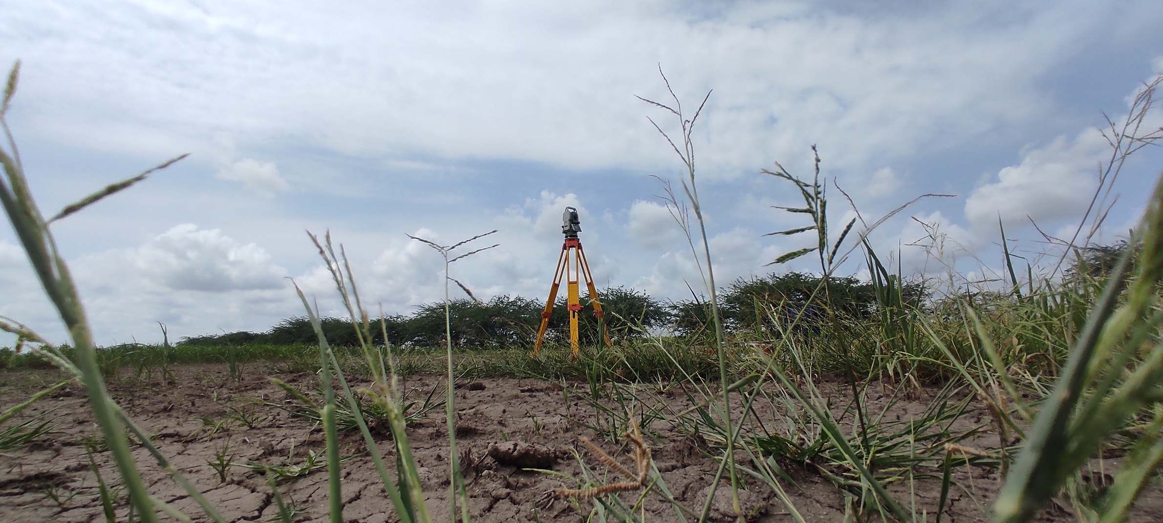 ค่าใช้จ่ายสำรวจที่ดินโล่ง: DGPS เทียบกับ Total Station